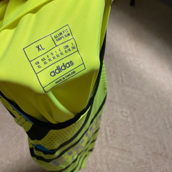 Arsenal 2023/2024 Away Kit - Picture 5 of 6